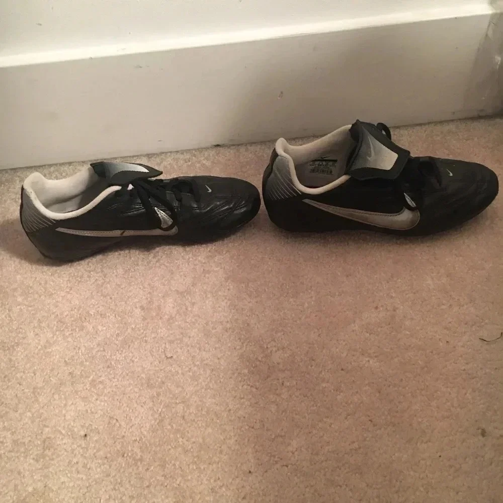 Nike kids cleats size 4 back and white sports cleats
